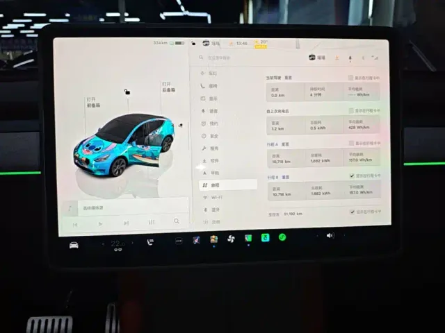 Tesla Model Y — Фото автомобиля 12