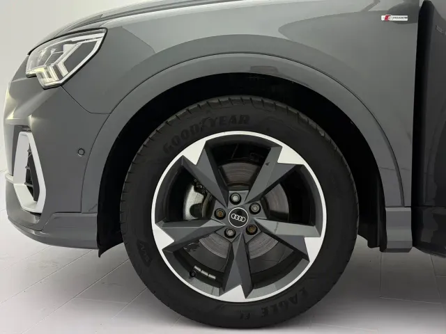 Audi Q3 — Фото автомобиля 24