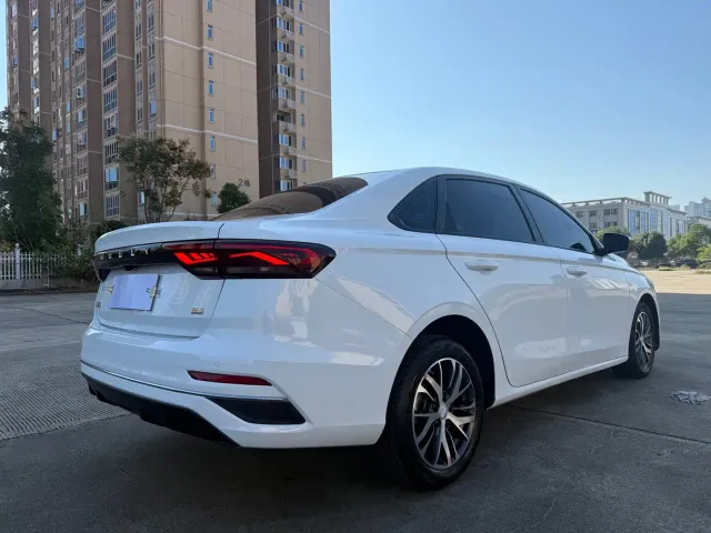 Geely Emgrand — Фото автомобиля 6