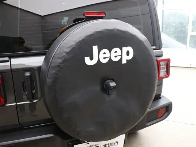 Jeep Wrangler — Фото автомобиля 29