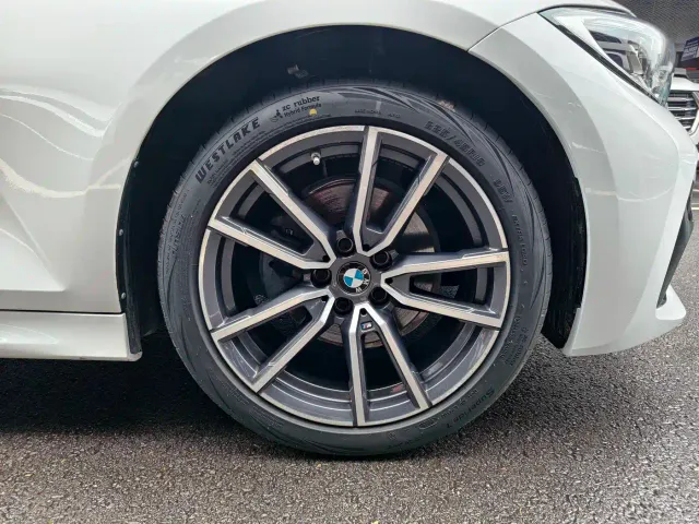 BMW 3 Series — Фото автомобиля 5
