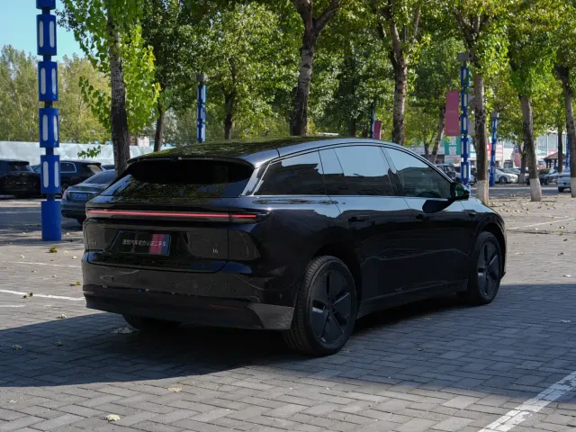Li Auto i6 — Фото автомобиля 5
