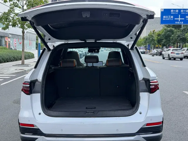 BYD Song Pro — Фото автомобиля 10