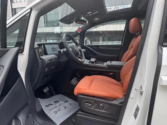 GAC Trumpchi E9 — Фото автомобиля 11