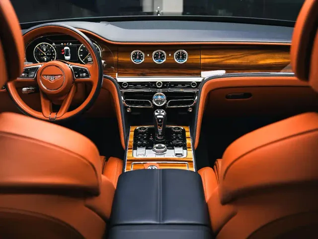 Bentley Flying Spur — Фото автомобиля 4