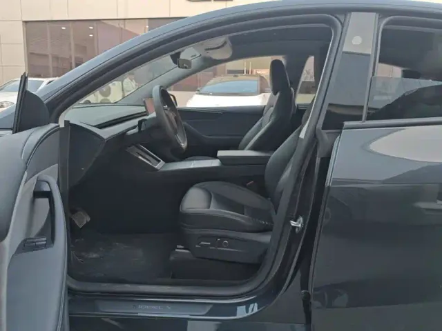 Tesla Model Y — Фото автомобиля 9