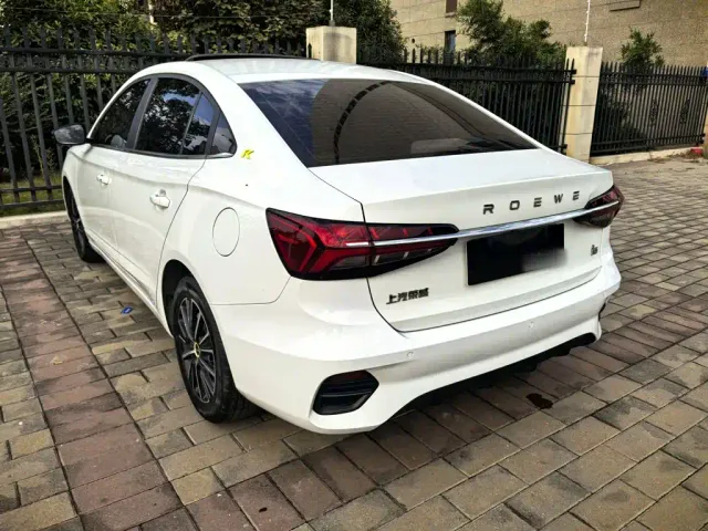 Roewe i5 — Фото автомобиля 8