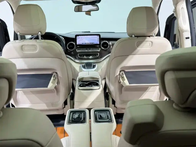 Mercedes-Benz V-Class — Фото автомобиля 24
