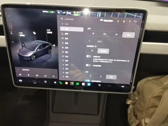Tesla Model 3 — Фото автомобиля 12