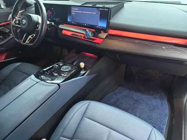 BMW 5 Series — Фото автомобиля 12