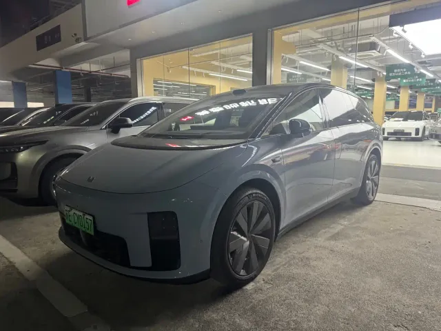 Фотография автомобиля — Li Auto i8