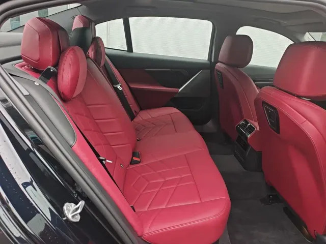 BMW BMW i5 2025 eDrive 35L M Sport Package — Фото автомобиля 10