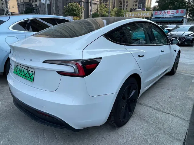 Tesla Model 3 — Фото автомобиля 7