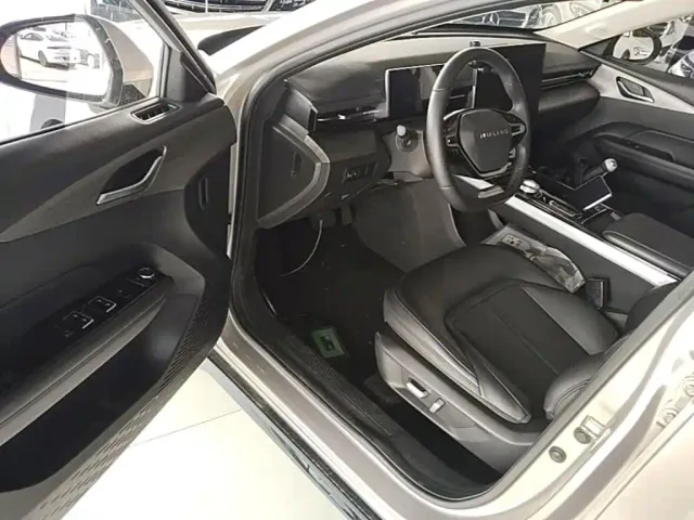 Wuling Starlight — Фото автомобиля 15