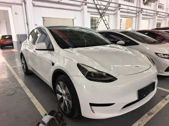 Tesla Model Y — Фото автомобиля 3