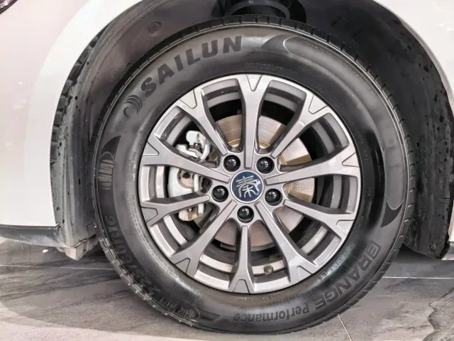 BYD Qin L — Фото автомобиля 19