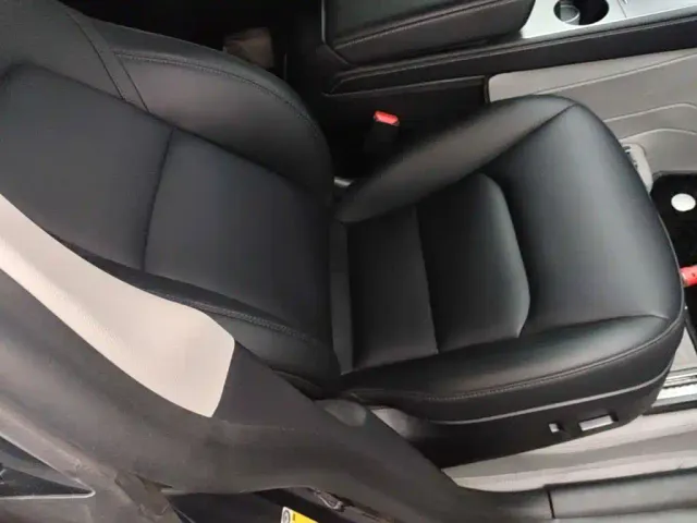 Tesla Model Y — Фото автомобиля 18