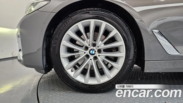 BMW 5 Series G30 — Фото автомобиля 5