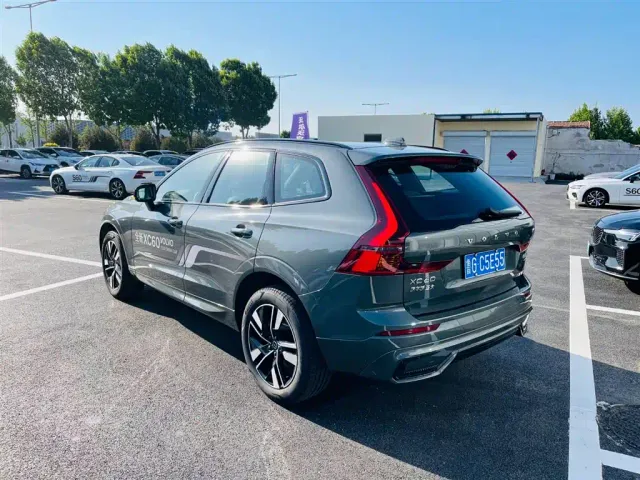 Volvo XC60 — Фото автомобиля 4