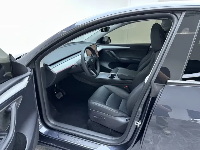 Tesla Model Y — Фото автомобиля 16