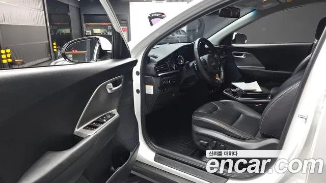 Kia Niro Niro Plus Light (Такси) — Фото автомобиля 10