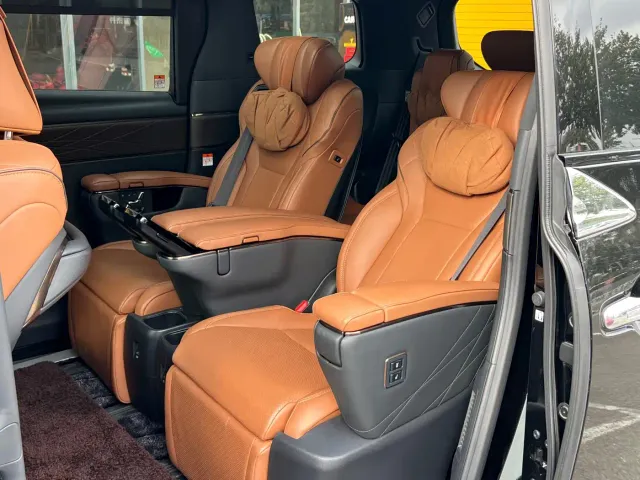 Toyota Alphard — Фото автомобиля 4