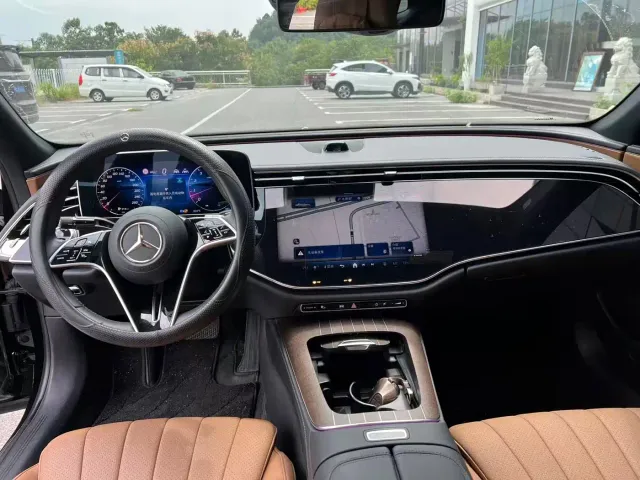 Mercedes-Benz E-Class — Фото автомобиля 5