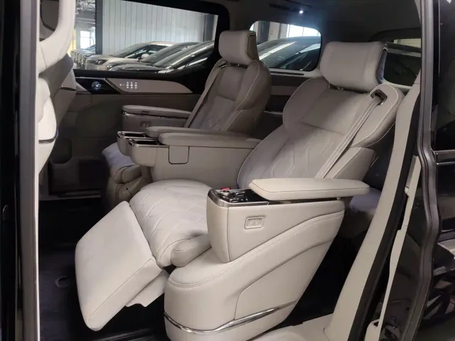 Volvo EM90 — Фото автомобиля 6