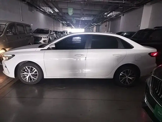 Geely Emgrand — Фото автомобиля 25