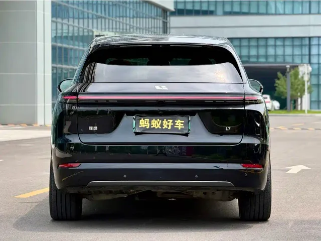 Li Auto L7 — Фото автомобиля 5