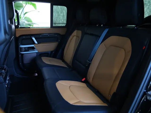 Land Rover Defender — Фото автомобиля 16
