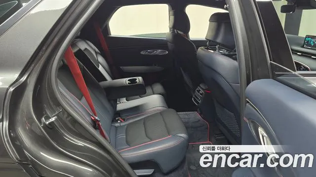 Genesis GV70 — Фото автомобиля 17
