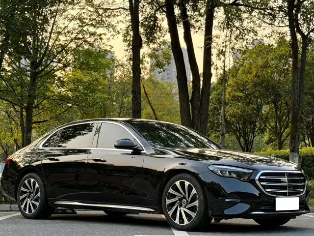Mercedes-Benz E-Class — Фото автомобиля 3