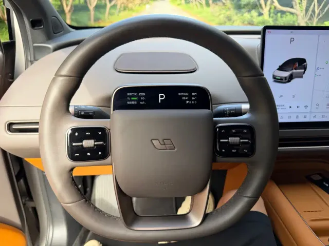 Li Auto i8 — Фото автомобиля 11
