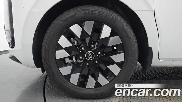 Hyundai Staria Staria 4WD Lounge 9 мест — Фото автомобиля 4