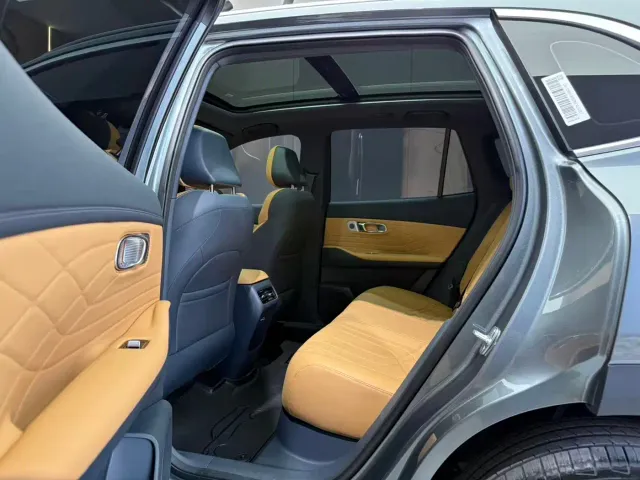 Geely Galaxy Starship 7 EM-i — Фото автомобиля 6