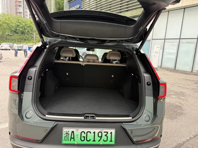 Volvo XC70 Plug-in Hybrid — Фото автомобиля 11