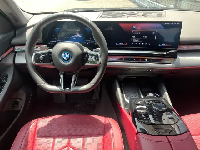 BMW i5 — Фото автомобиля 11