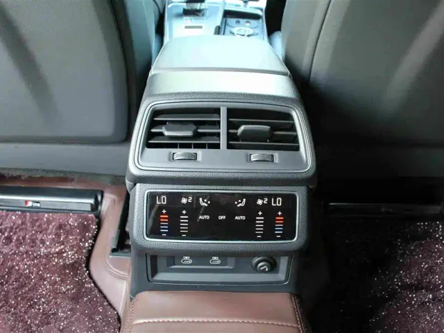 Audi A7L — Фото автомобиля 12