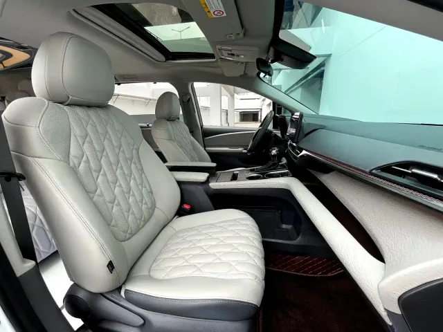 Toyota Sienna — Фото автомобиля 10
