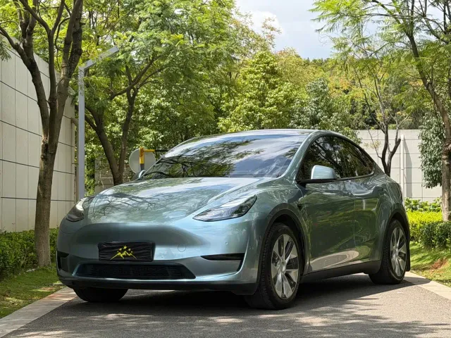 Фотография автомобиля — Tesla Model Y
