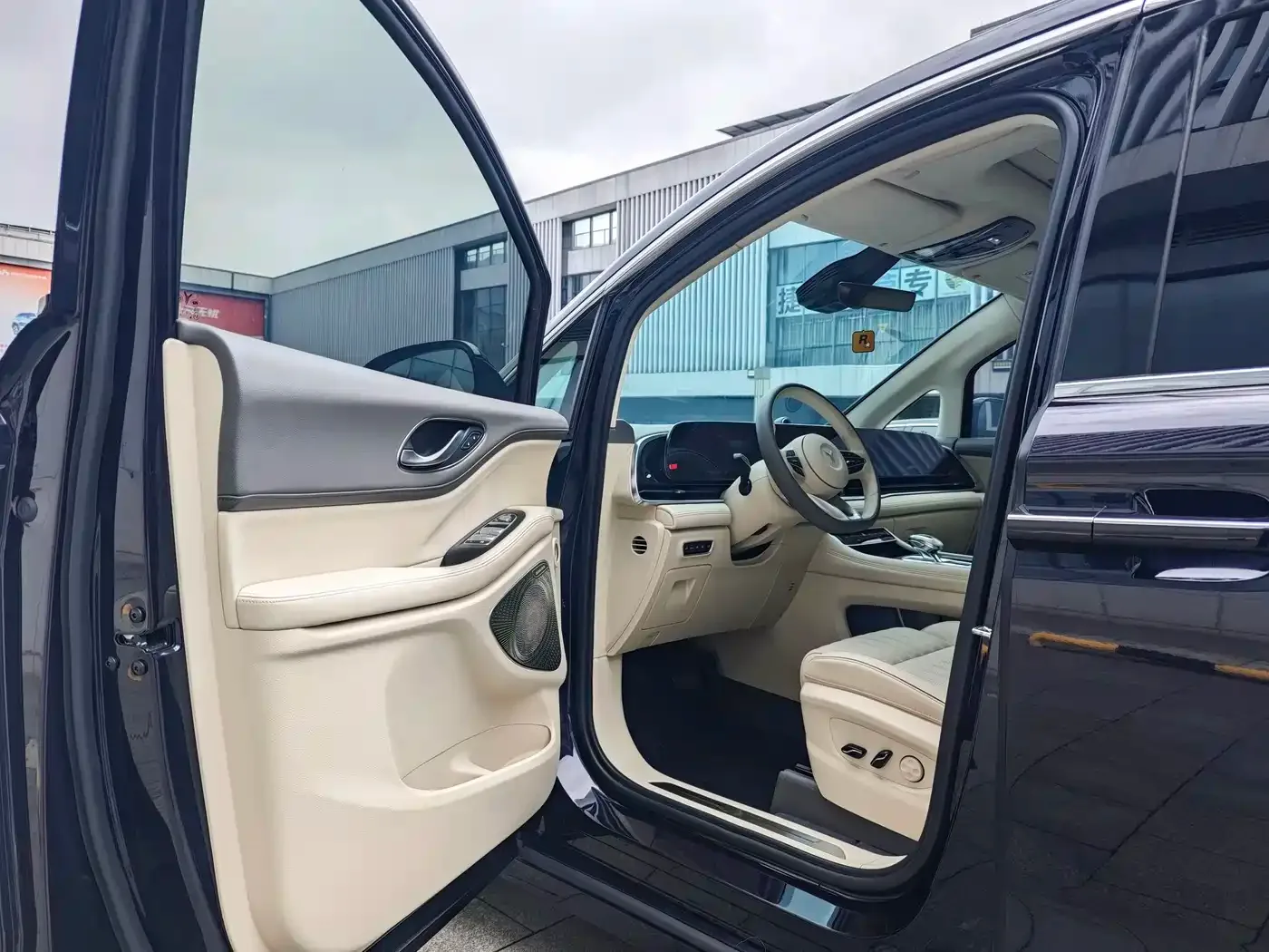 Voyah Auto Voyah Dreamer 2024 PHEV Extended Range Flagship Edition — Фото автомобиля 23