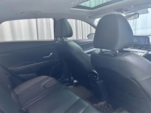 Hyundai Elantra — Фото автомобиля 15