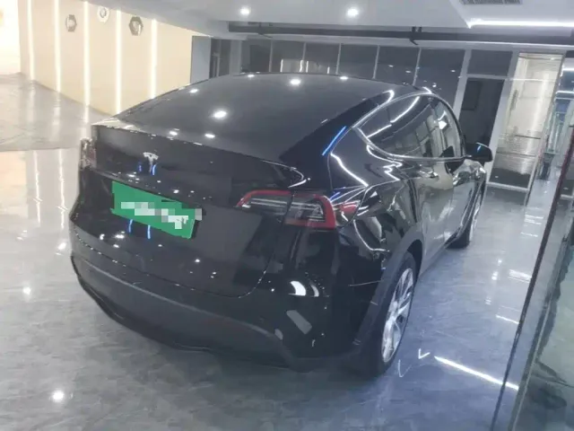 Tesla Model Y — Фото автомобиля 6