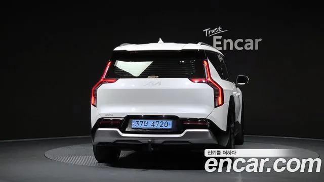 Kia EV9 — Фото автомобиля 3