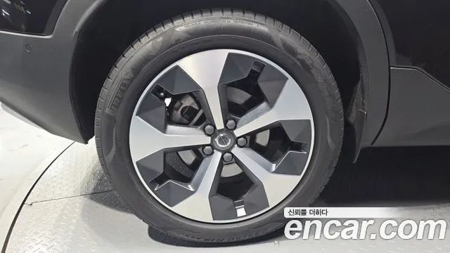 Вольво XC40 B4 Ultra Bright — Фото автомобиля 5