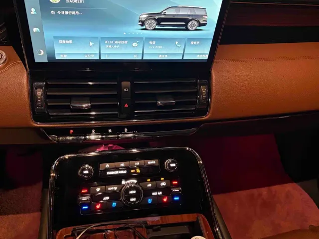 Lincoln Navigator — Фото автомобиля 11