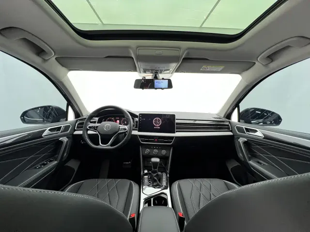Volkswagen Tiguan L — Фото автомобиля 9
