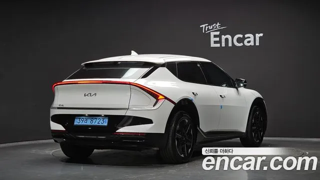 Kia EV6 — Фото автомобиля 2