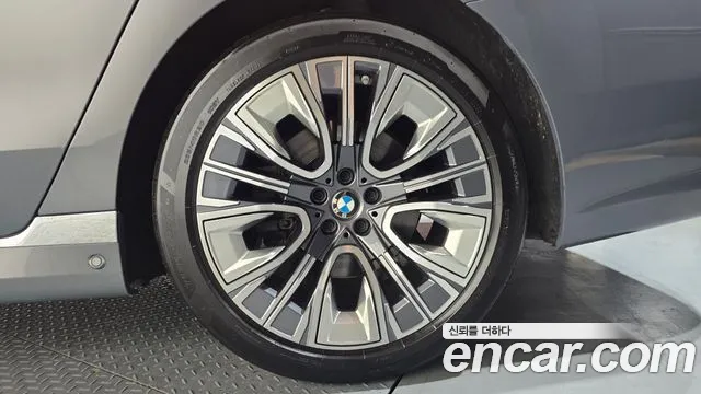 BMW 7 Series G70 — Фото автомобиля 21